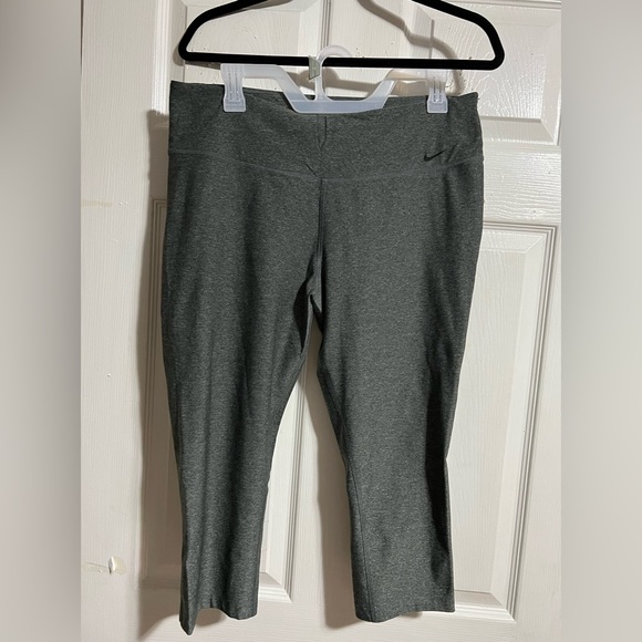 Heathered Gray Nike Dri-Fit Leggings. - Picture 1 of 3